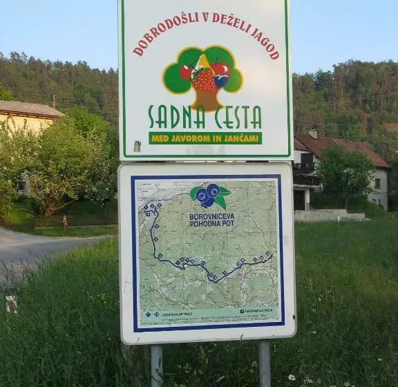 هتل Pri Lazarju Farm Stay