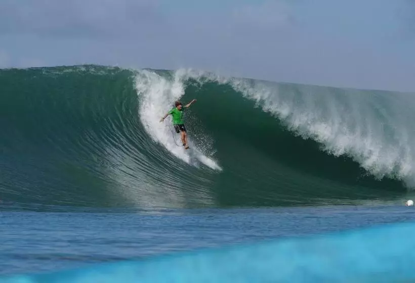 Majatalo Lilys Nias Surf Camp