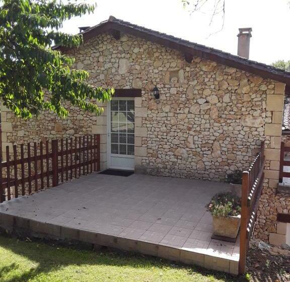 צימר Acacia/petunia