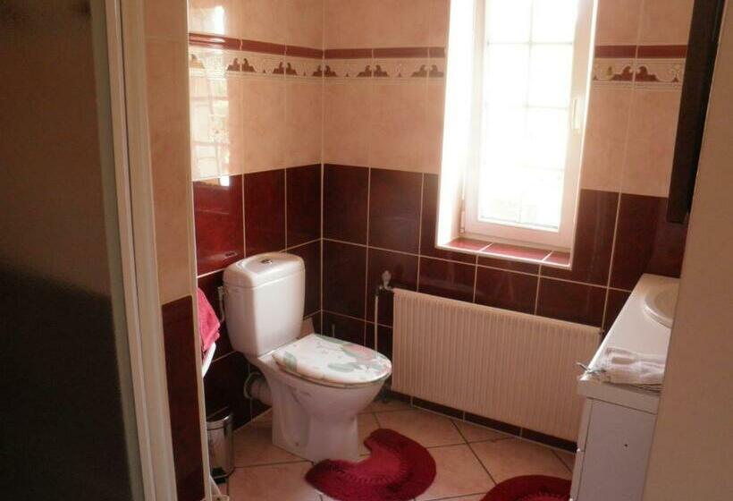 צימר Acacia/petunia