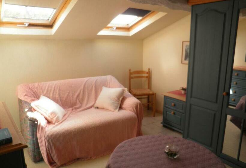 צימר Acacia/petunia