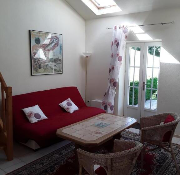 צימר Acacia/petunia