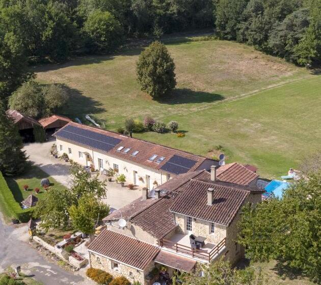 צימר Acacia/petunia