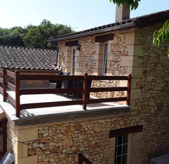 צימר Acacia/petunia