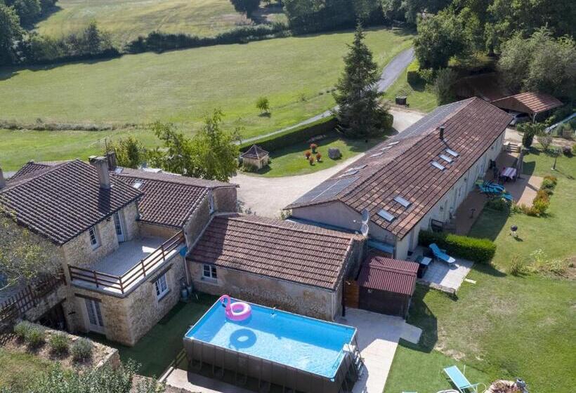 צימר Acacia/petunia