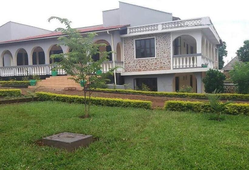 تختخواب و صبحانه Aivlys Lodge Kilimanjaro