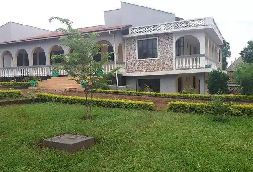 تختخواب و صبحانه Aivlys Lodge Kilimanjaro