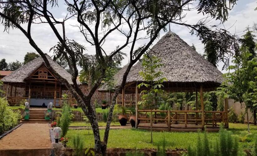 تختخواب و صبحانه Aivlys Lodge Kilimanjaro