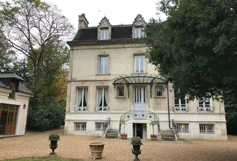 Aamiaismajoitus (B&B) Le Clos Du Cèdre