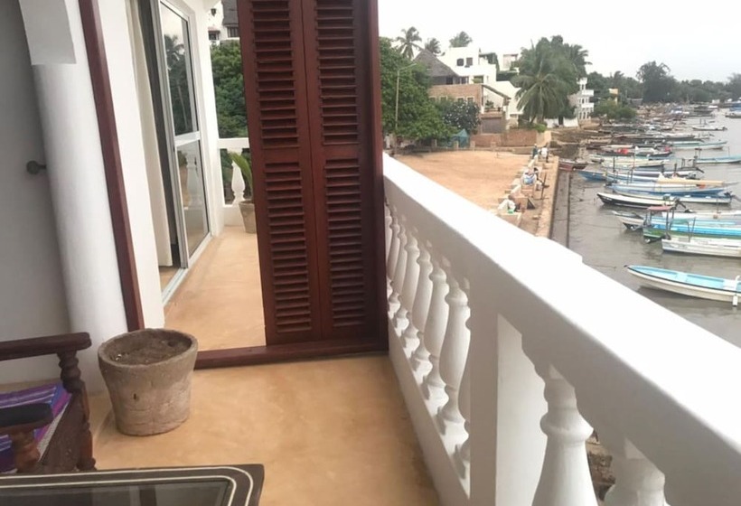 تختخواب و صبحانه Shela Bahari