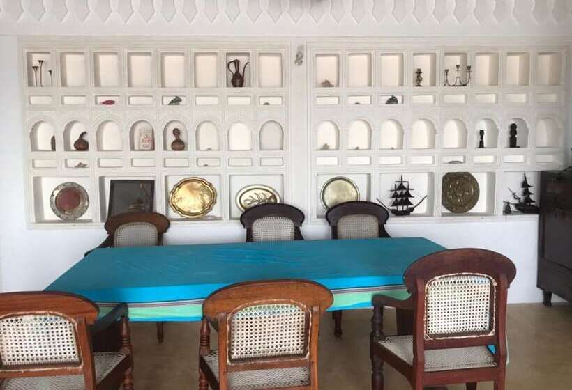 تختخواب و صبحانه Shela Bahari