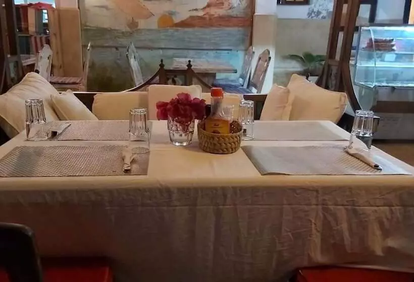 تختخواب و صبحانه Shela Bahari