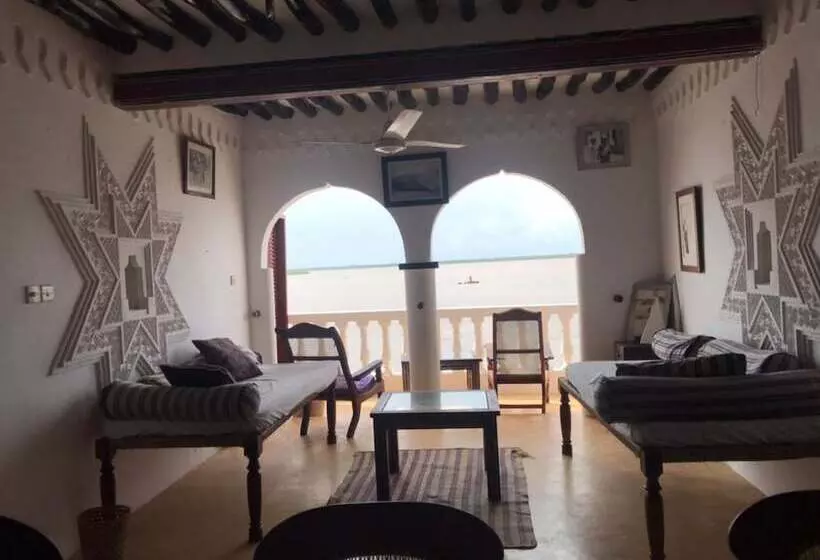 تختخواب و صبحانه Shela Bahari