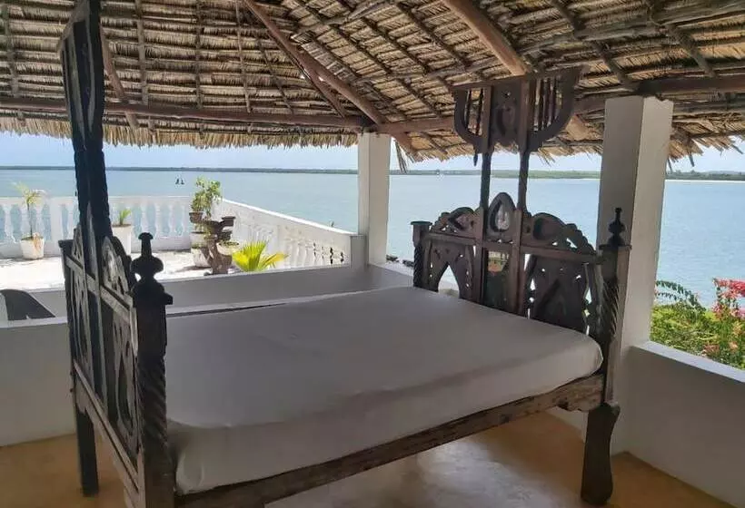 تختخواب و صبحانه Shela Bahari