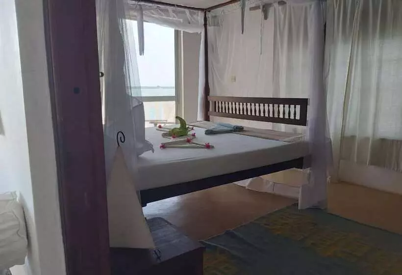 تختخواب و صبحانه Shela Bahari