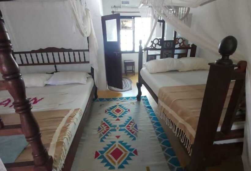 تختخواب و صبحانه Shela Bahari