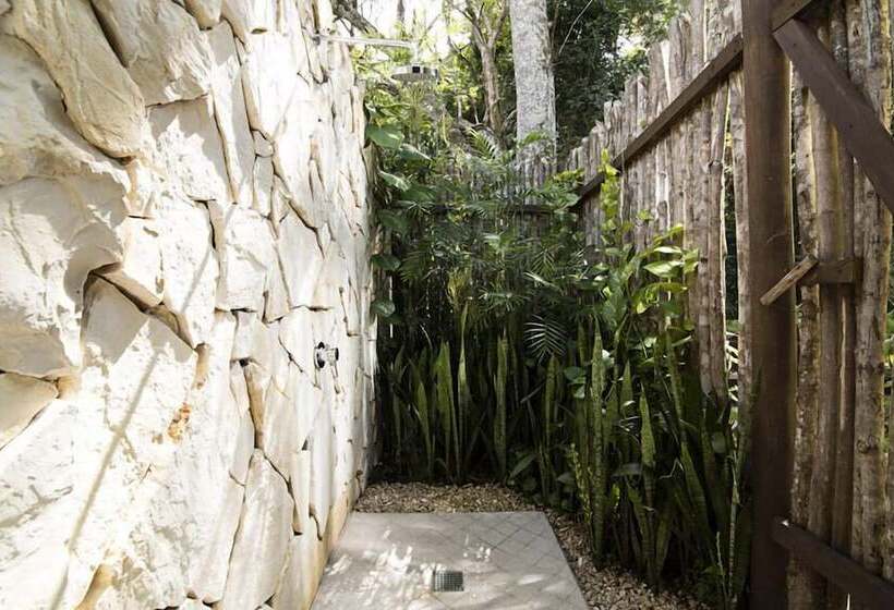 هتل Jungle Lodge Tikal Hostal