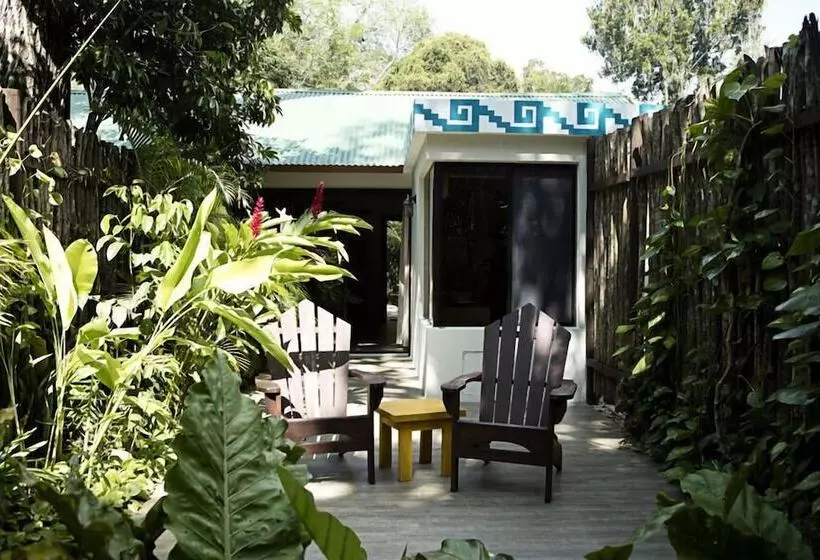 هتل Jungle Lodge Tikal Hostal
