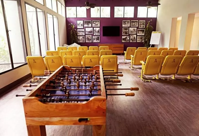 هتل Jungle Lodge Tikal Hostal