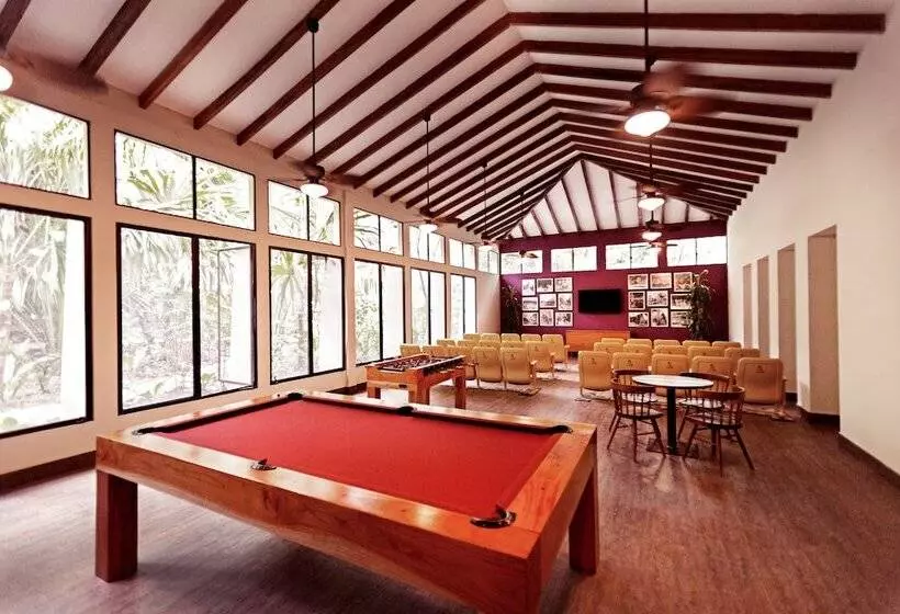هتل Jungle Lodge Tikal Hostal