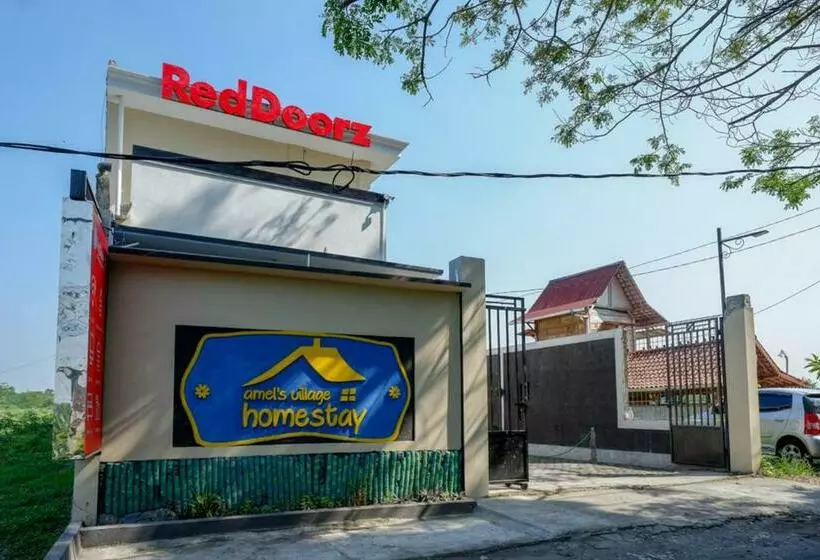 هتل Reddoorz Near Padang Golf Adisucipto