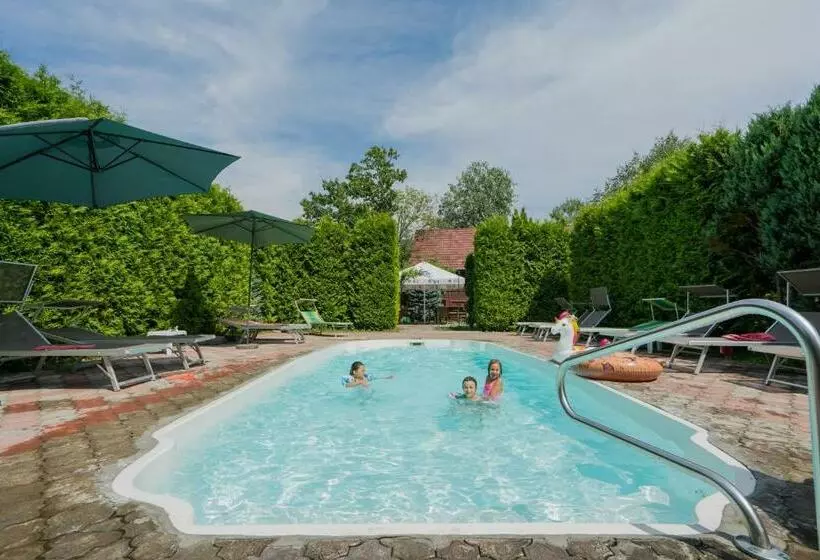 Hotelli Villa Garden