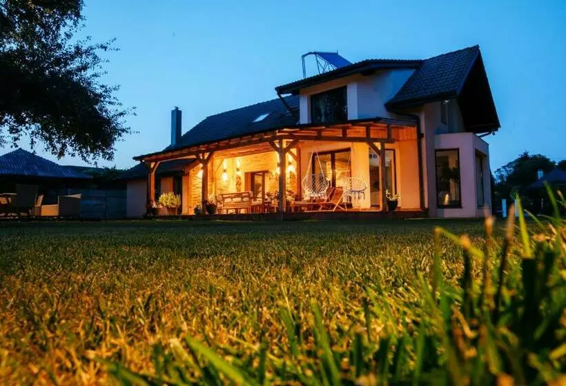 Majatalo Vila Casa Din Gradina