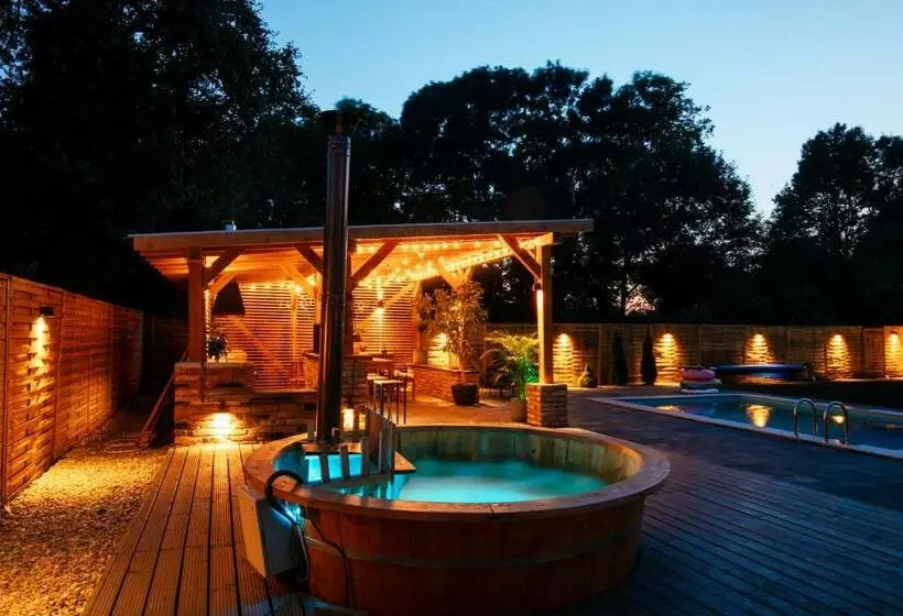 Majatalo Vila Casa Din Gradina