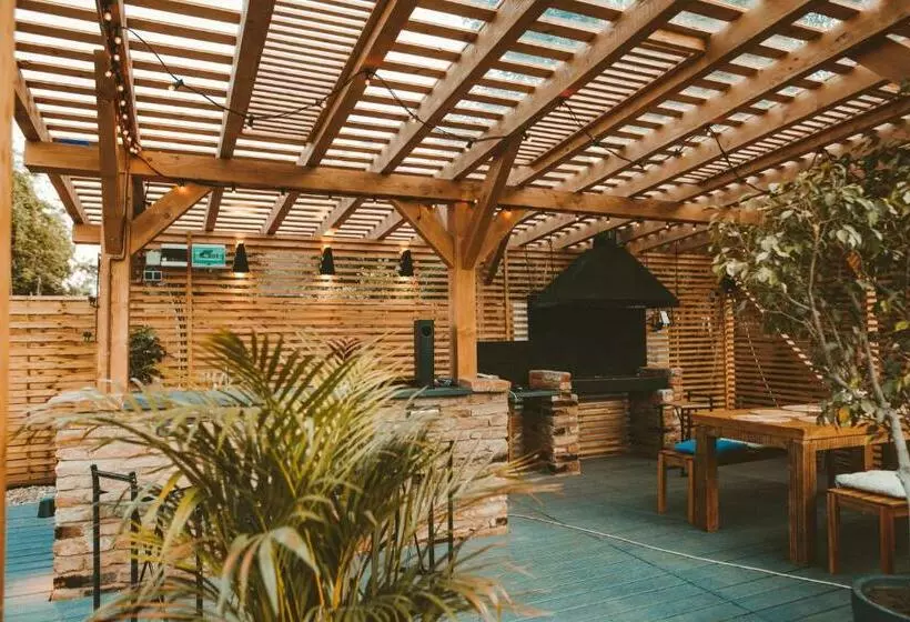 Majatalo Vila Casa Din Gradina