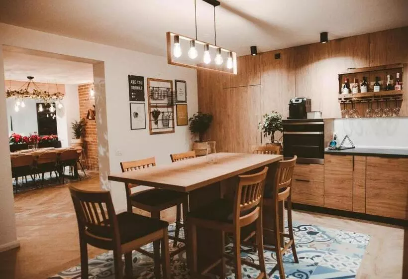 Majatalo Vila Casa Din Gradina