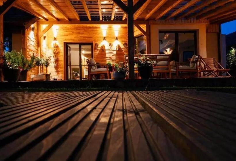 Majatalo Vila Casa Din Gradina