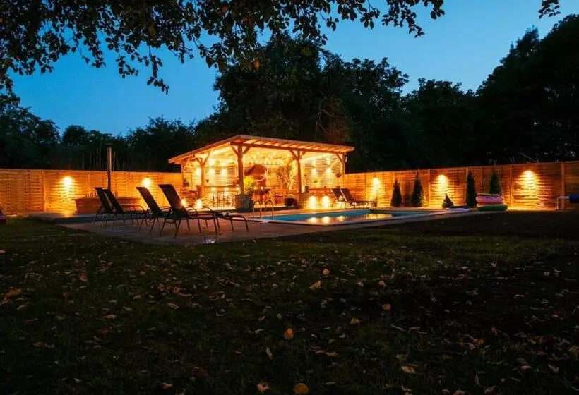 Majatalo Vila Casa Din Gradina