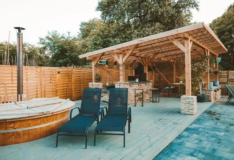 Majatalo Vila Casa Din Gradina