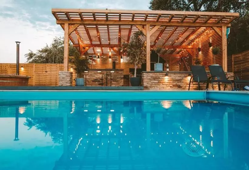 Majatalo Vila Casa Din Gradina