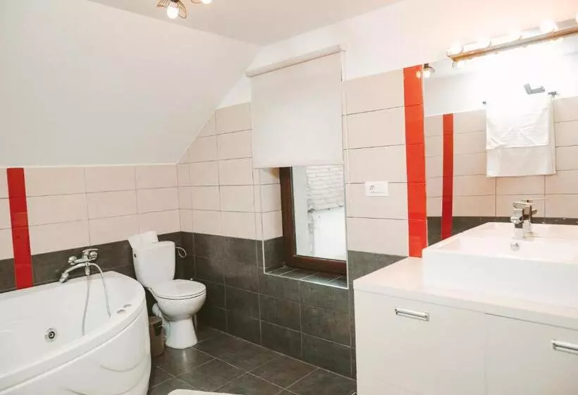 Majatalo Vila Casa Din Gradina