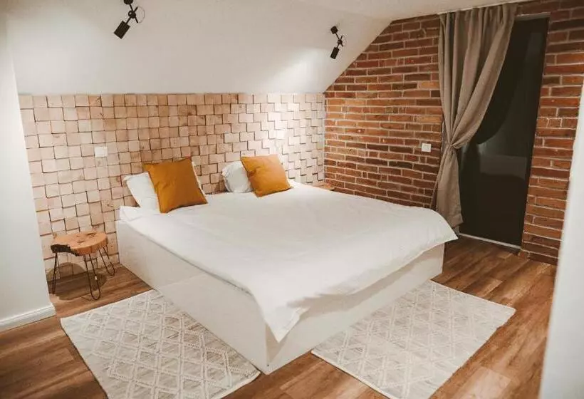 Majatalo Vila Casa Din Gradina