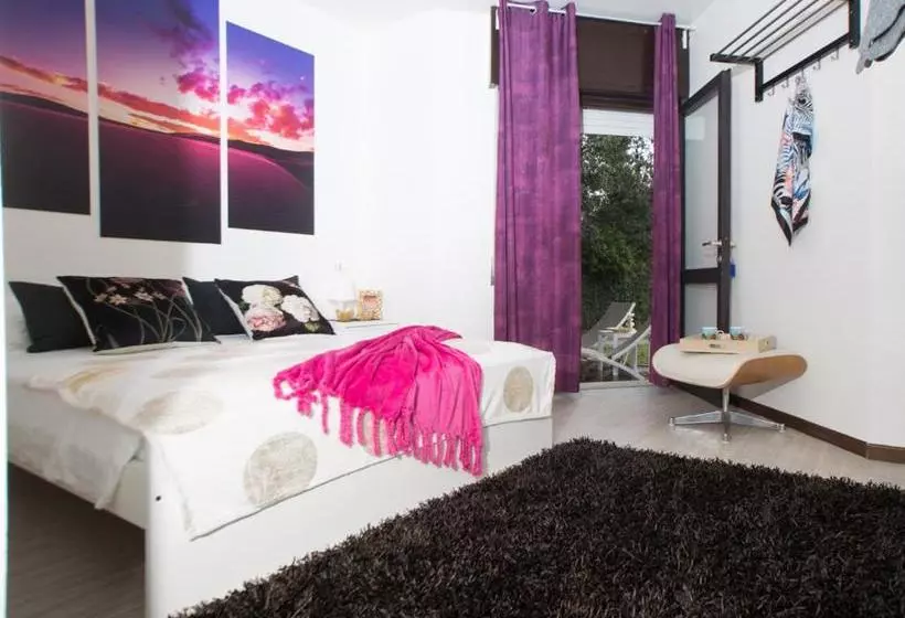 تختخواب و صبحانه Bibione Villa Park