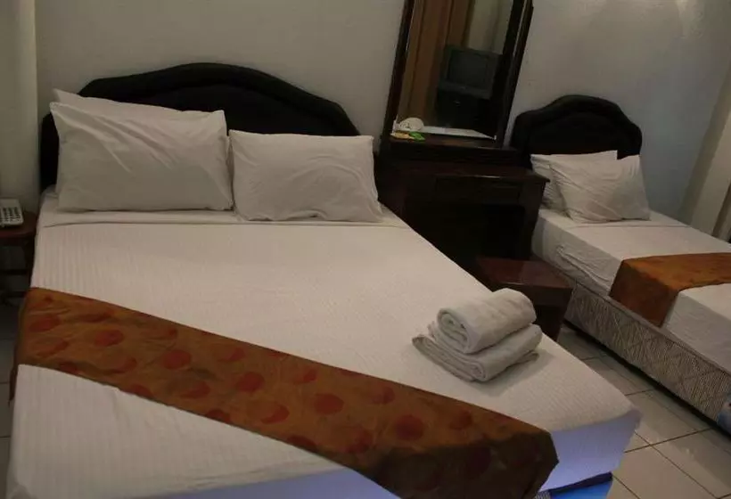 ホテル Habiba Suites