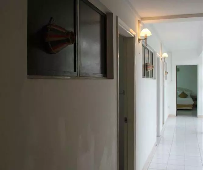 ホテル Habiba Suites