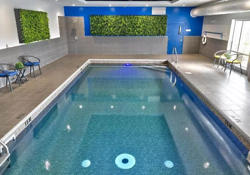 酒店 Holiday Inn Express & Suites Vaudreuil By Ihg