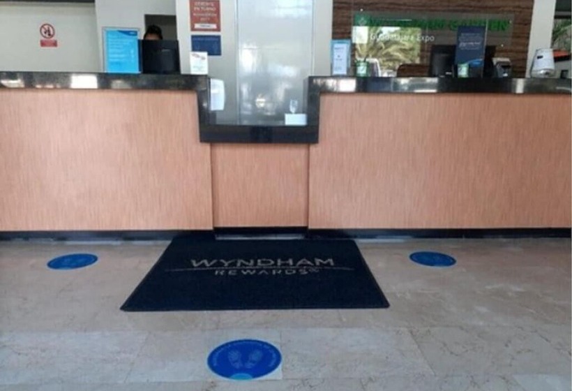 ホテル Wyndham Garden Guadalajara Expo Plaza Del Sol