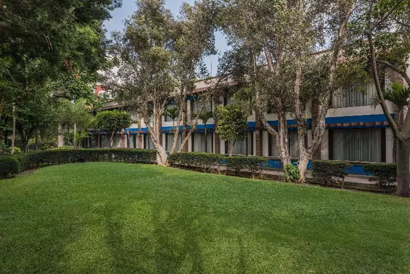 בית מלון כפרי Wyndham Garden Guadalajara Expo Plaza Del Sol