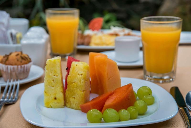 ホテル Wyndham Garden Guadalajara Expo Plaza Del Sol