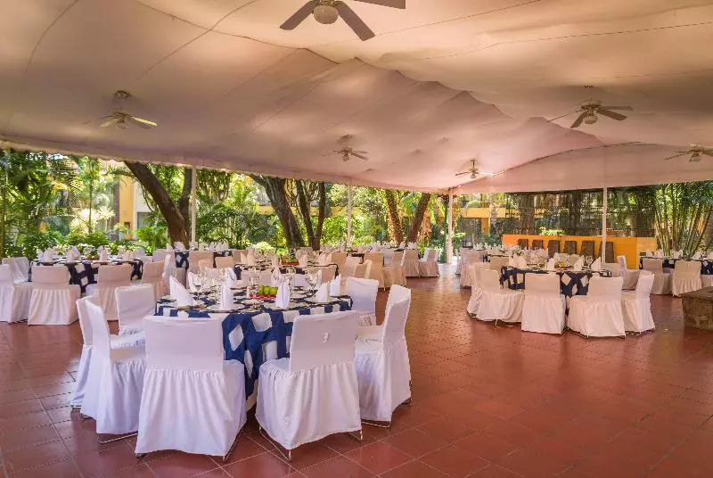 בית מלון כפרי Wyndham Garden Guadalajara Expo Plaza Del Sol