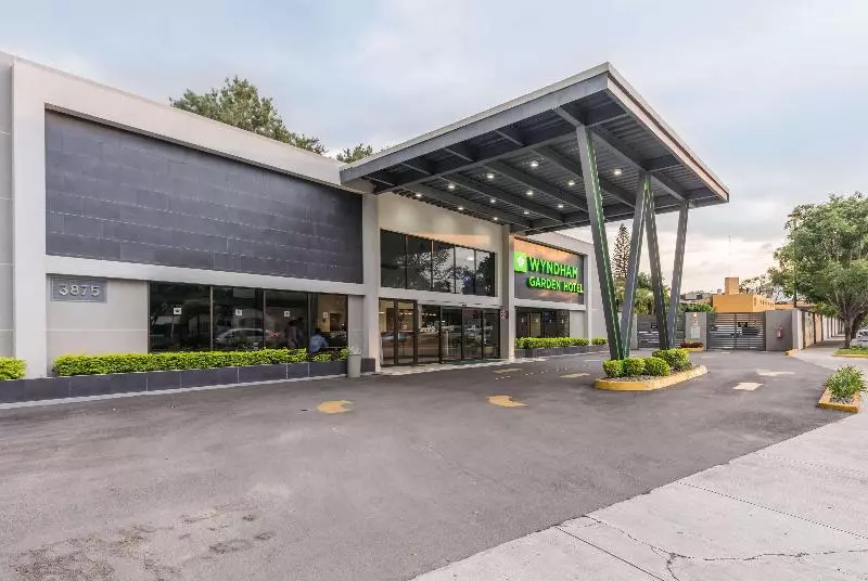 בית מלון כפרי Wyndham Garden Guadalajara Expo Plaza Del Sol