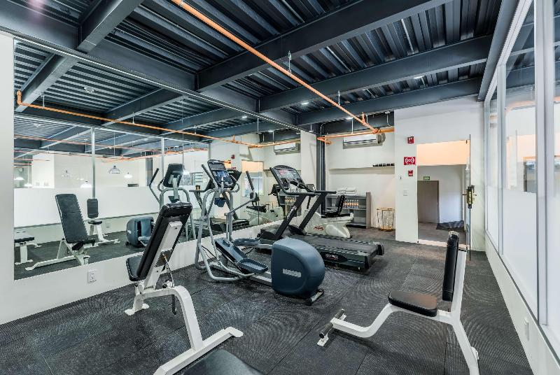 ホテル Wyndham Garden Guadalajara Expo Plaza Del Sol