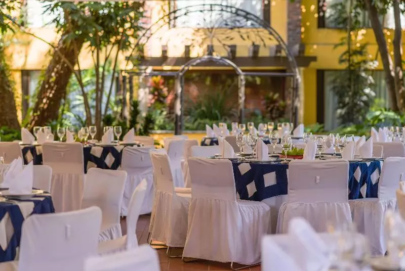 בית מלון כפרי Wyndham Garden Guadalajara Expo Plaza Del Sol