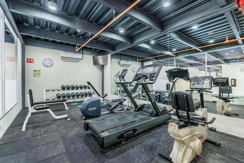 ホテル Wyndham Garden Guadalajara Expo Plaza Del Sol