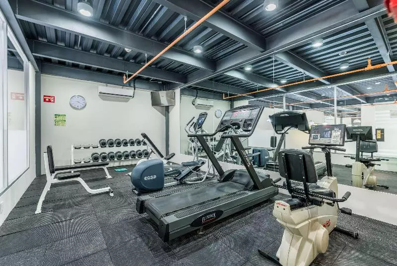 בית מלון כפרי Wyndham Garden Guadalajara Expo Plaza Del Sol