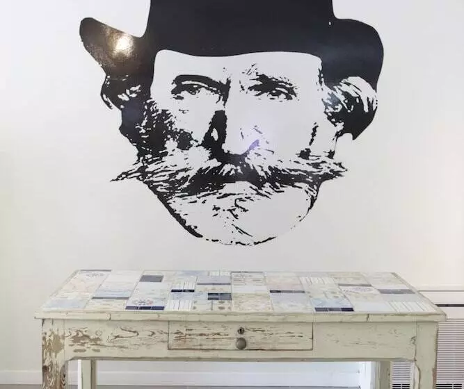 Meet Gardalake Hostel